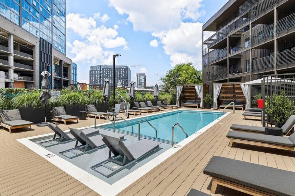 Апартаменты Skyline View, Pool, Gym, Balcony'S, Walk To Bway! Нэшвилл Экстерьер фото